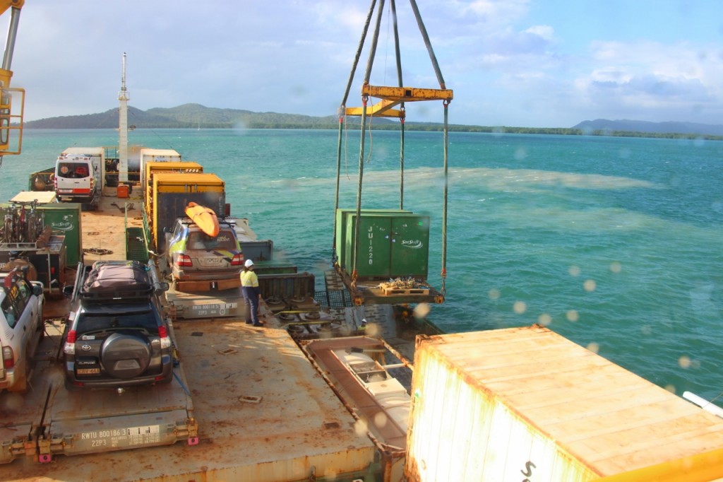 Transferring cargo with the barge alongside